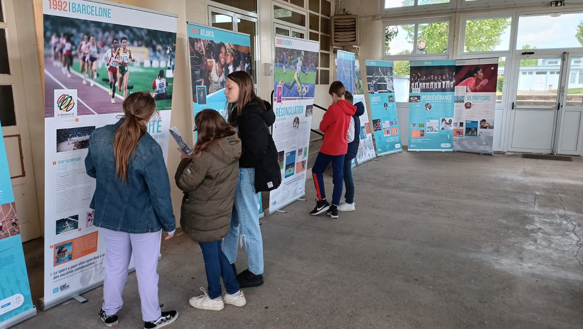 Cette semaine au <a href="/clgBouligny/">Collège de Bouligny</a> exposition passionnante de la <a href="/Casden_BP/">CASDEN</a> sur l'histoire des JO. Les élèves répondent à un quizz de 20 questions et confortent leur culture sportive !!!  #JO2024