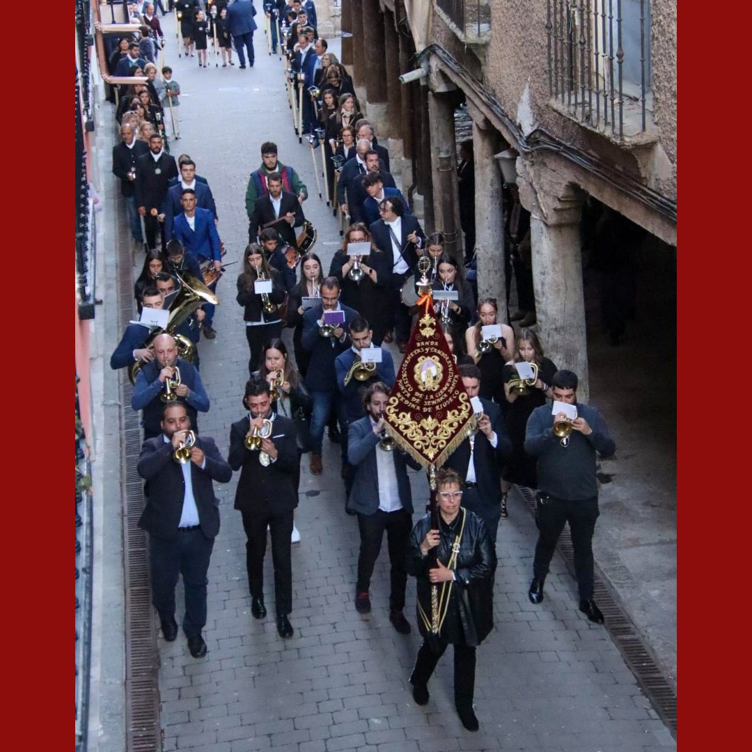 🤍🎺 Tras un fin de semana lleno de emociones junto a nuestros compañeros de @amnazarenorioseco, aquí os dejamos un par de instantáneas de la conmemoración del 450 Aniversario de la Archicofradía de la Quinta Angustia.

📸 Segunda fotografía: Fernando Fradejas