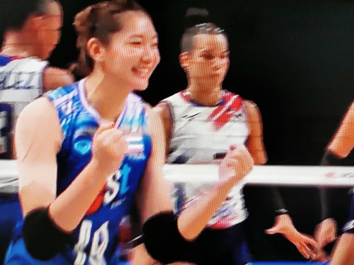 dailymirrorthai's tweet photo. ตบลูกยางสาวไทยรวมพลัง นำโดนิมิกัน เป็น 2-1เซ็ต ด้วยสกอร์ 25-22, 20-25,25-17 ในการแข่งขันวอลเลย์บอลเนชั่นส์ลีก สนาม 2 #วอลเลย์บอลหญิง https://t.co/iH0bSGZ9pA