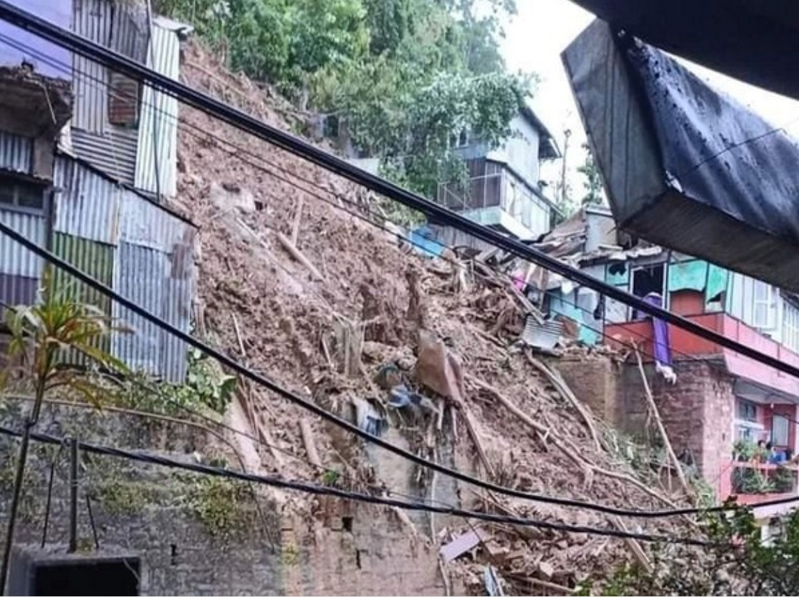 10 die after stone quarry collapses in Mizoram's Aizawl amid cyclone Remal aftermath  

Click on link to know more  

hornbilltv.com/north_east_sto…… 

#Die #StoneQuarry #Collapses #Mizoram #Aizawl #Amid #CycloneRemal