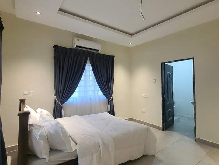 House for sale at Kokrobite 

Newly built, 4 Bedrooms, Furnished, CCTV installed, sea view from Balcony and Master Bedroom, on a full plot, private living area, 5 minutes drive to the beach, 145,000 USD.
Contact: 0534043425.

#TheClassicBlogger