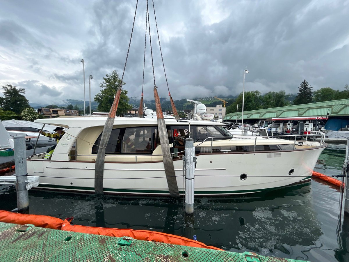 In der Nacht auf Montag, 27. Mai 2024, ist im Hafen neben der Badi Altendorf ein Boot gesunken. Die Ursache wird abklärt. Zeugen werden gebeten, sich unter Telefon 041 819 29 29 zu melden. bit.ly/44YE26A

#kaposchwyz #kantonspolizeischwyz #polizeischweiz