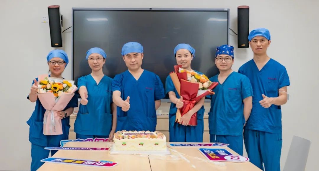 Professor Chen Mao's team at West China Hospital successfully treats a 97-year-old patient with mitral regurgitation using #TEER, setting a new record for the highest age #TEER in China. @AbbottCardio 
Learn More: docbook.com.cn/information/19…