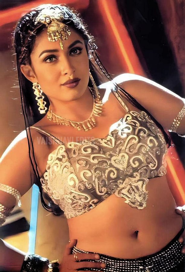 GOpBG_7aYAA9oc8?format=jpg&name=900x900