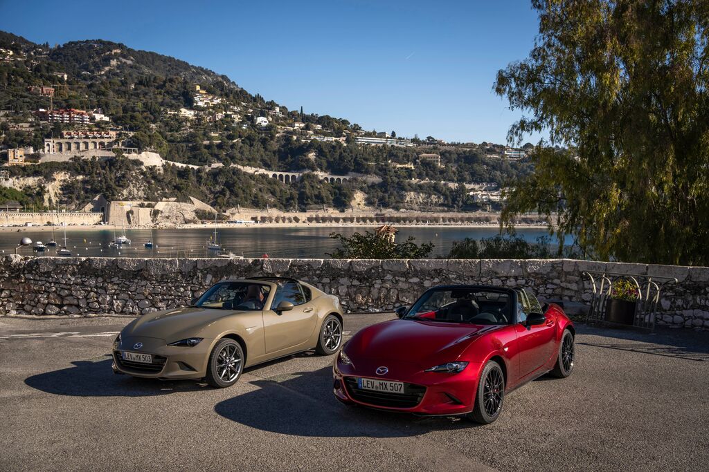 Two #MX5's to brighten up your morning 🔆

#Mazda #Roadster