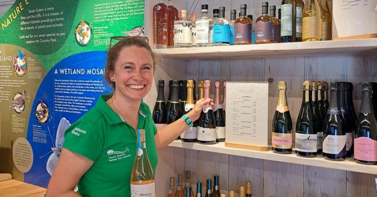 If you're anywhere near to Seven Sisters Country Park this #EnglishWineWeek, why not pop into the Visitor Centre, check out the range of wine from local producers and raise a glass to the glorious grapes of the #SouthDowns. 📸 @sevensisterscp #SouthDownsNationalPark #SouthDowns