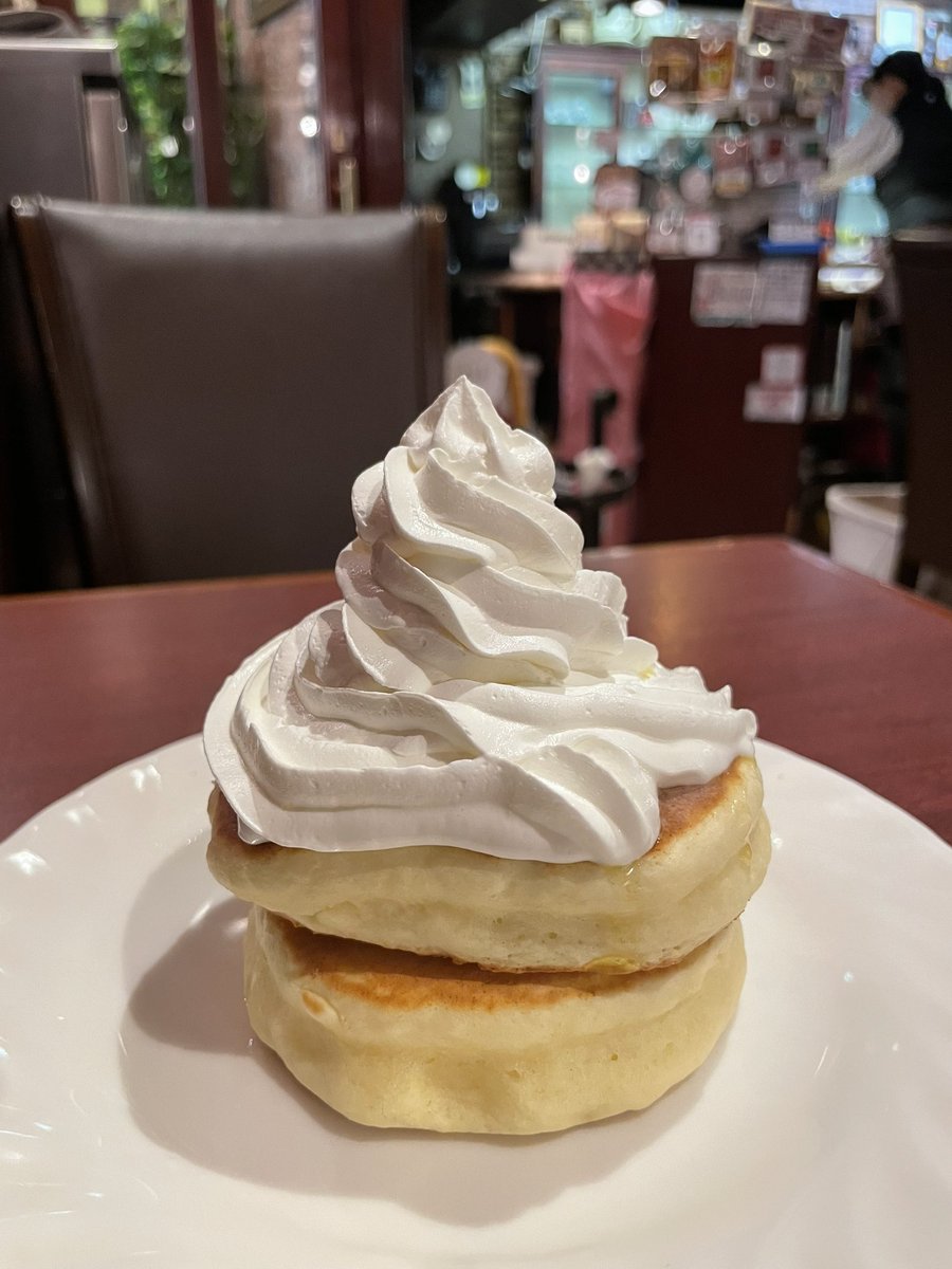 （うちのホットケーキは基本シンプルなのですが、実はプラス200円（税込220円）でホイップクリーム追加できます）

背徳の味や、これは🥞