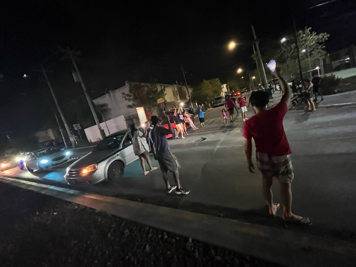 fcorpus17's tweet photo. @telediariomty Col. Mirador de San Antonio sin servicio de energía Eléctrica desde domingo a las 10pm @CFEmx @CFE_Contigo https://t.co/WZAQq5uHB2