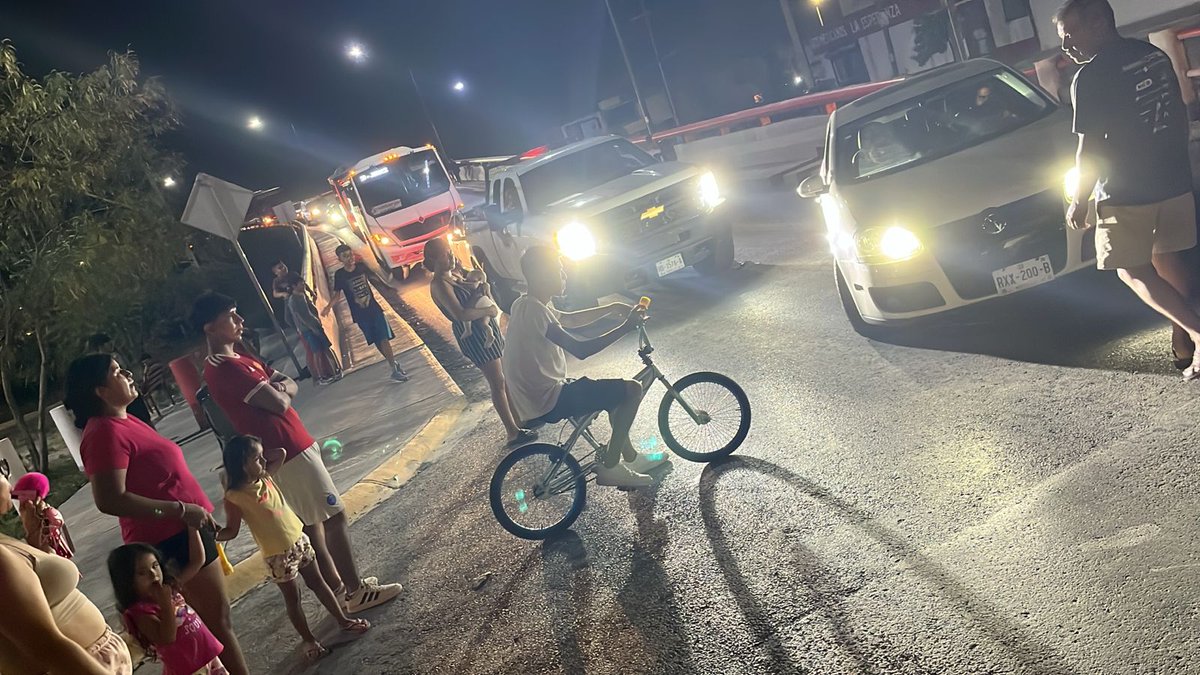 fcorpus17's tweet photo. @telediariomty Col. Mirador de San Antonio sin servicio de energía Eléctrica desde domingo a las 10pm @CFEmx @CFE_Contigo https://t.co/WZAQq5uHB2