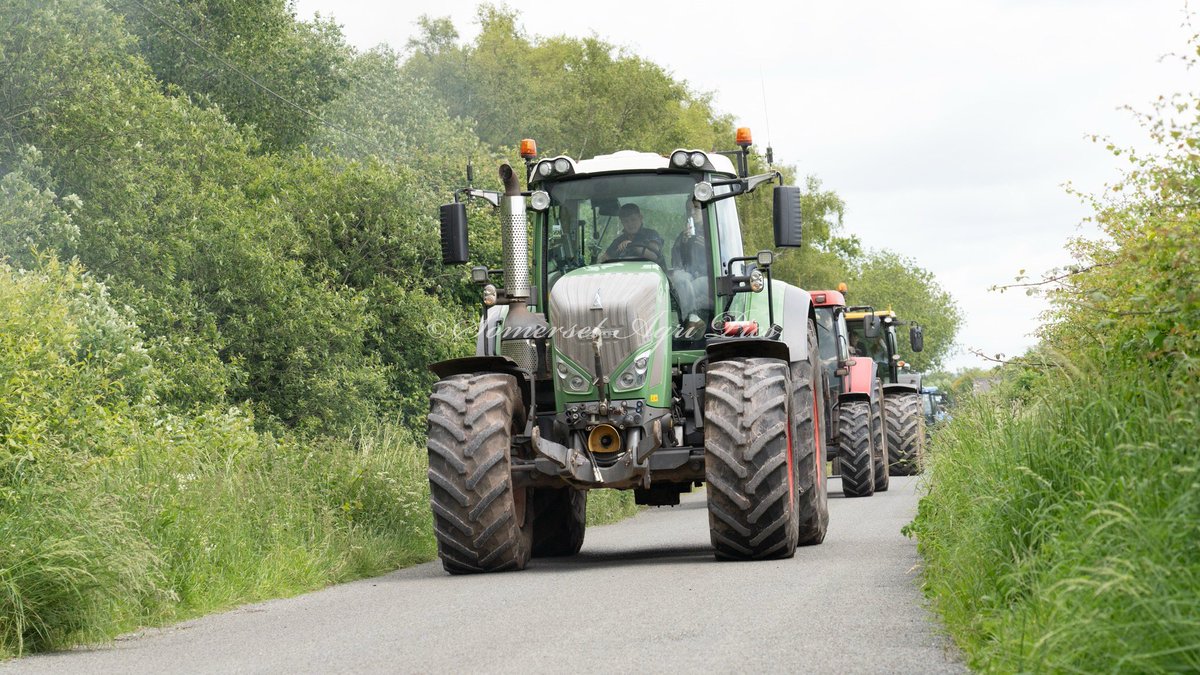 Tractor run from the railway inn meare #tractors