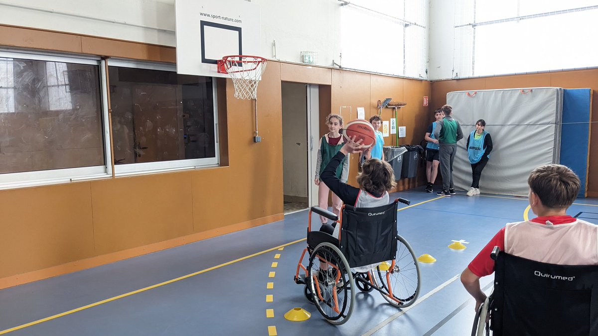 ClgPasteurStlo's tweet photo. [JOURNÉES DU SPORT PARALYMPIQUE]

Jeudi 23 et Vendredi 24 Mai 2024, tous les élèves du @ClgPasteurStlo ont découvert des activités paralympiques dans le cadre de leurs cours d'EPS. Au programme, Volley assis, Rugby et Basket Fauteuil, Cécifoot et Sarbacane ! https://t.co/2j1Jf8mA1t