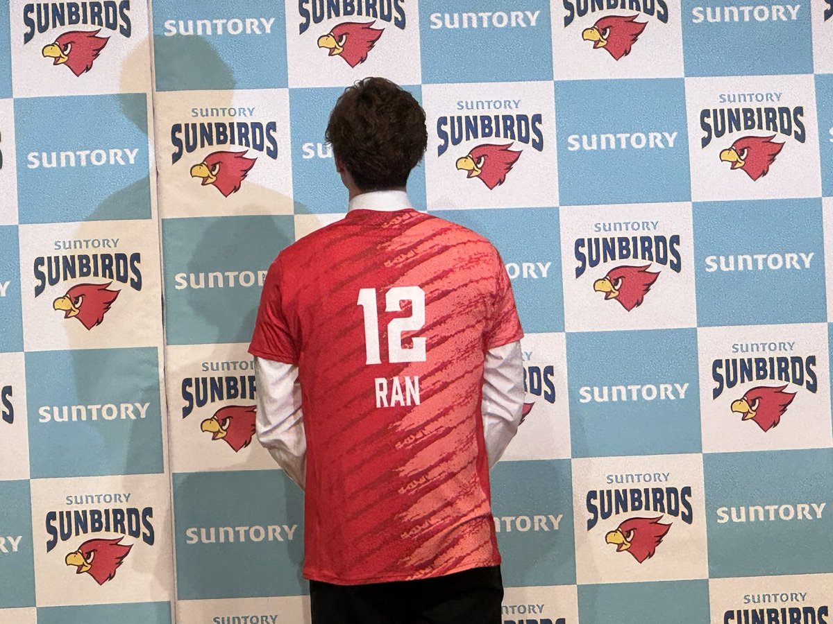 【髙橋藍選手「サントリーサンバーズ」入団会見に行って来ました✨】

都内でなければ「家が2軒買えるくらいの金額で契約が成立した」そうです💰

会見後に報道陣へのお土産として配られたのがこのレモンスカッシュ。

藍の活躍でサンバーズが優勝の日まで

冷蔵庫にスタンバイしておきます👍

-————