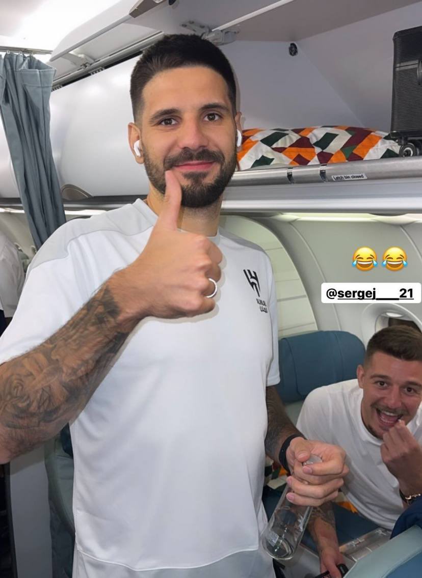 helalyah11's tweet image. 📸 #ميترو و #سافيتش بعد الوصول لل #الرياض 😂💙