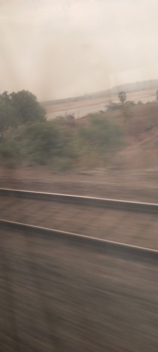 Am traveling back to #Chennai from #Agra and the train has currently reached somewhere around #Manchiryal !!
Unlike since morning where it was sunny 🌞everywhere suddenly there are some fairly cloudy skies and dull weather here !!☁️
#ChennaiRains #heatwave #KeralaRains #Telangana