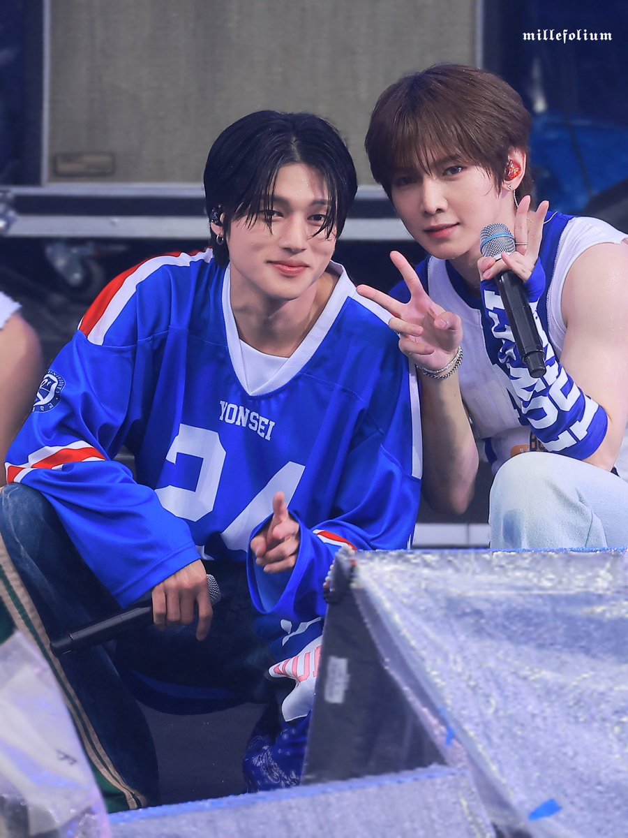 240526 아카라카 프리뷰

🐈‍⬛➕🐩🟰

#ATEEZ #에이티즈 
#WOOYOUNG #우영
#YEOSANG #여상