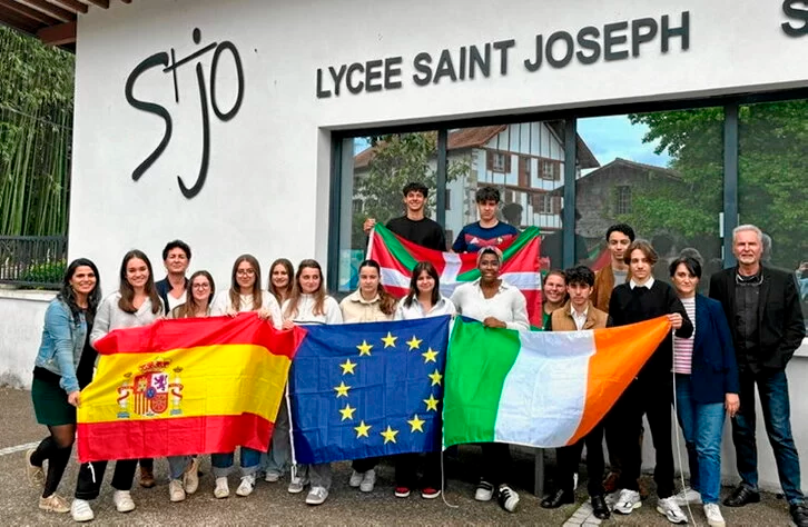 MediabaskInfo's tweet photo. #Ustaritz : Saint-Joseph élargit ses horizons avec #Erasmus+ @EUErasmusPlus #education 
https://t.co/rffJyS0ulQ https://t.co/9H1hbkz7G2