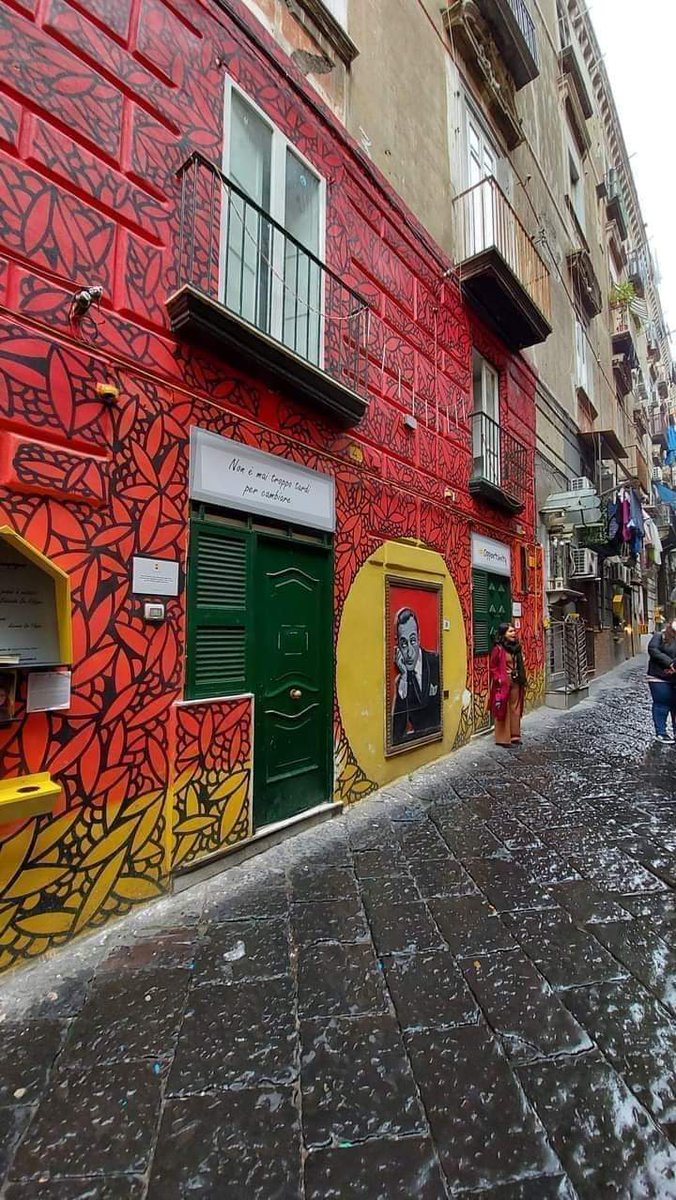 NRicominciare's tweet image. #stradedinapoli #streetgraphy #naples a nat poc stam a giugno è chiov ancor...buongiorno menti ☕️♠️