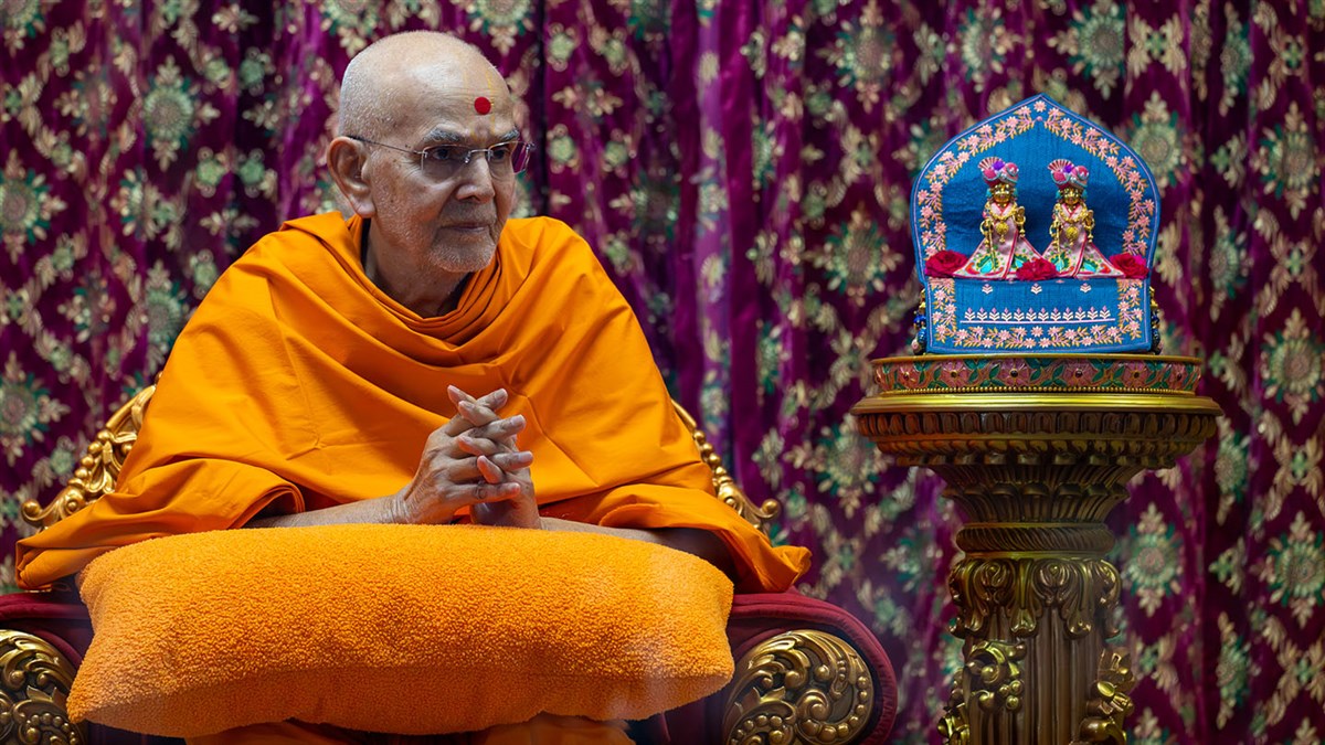 HH Mahant Swami Maharaj's Vicharan: 27 May 2024, Sarangpur, India gfrc6.app.goo.gl/ykYg