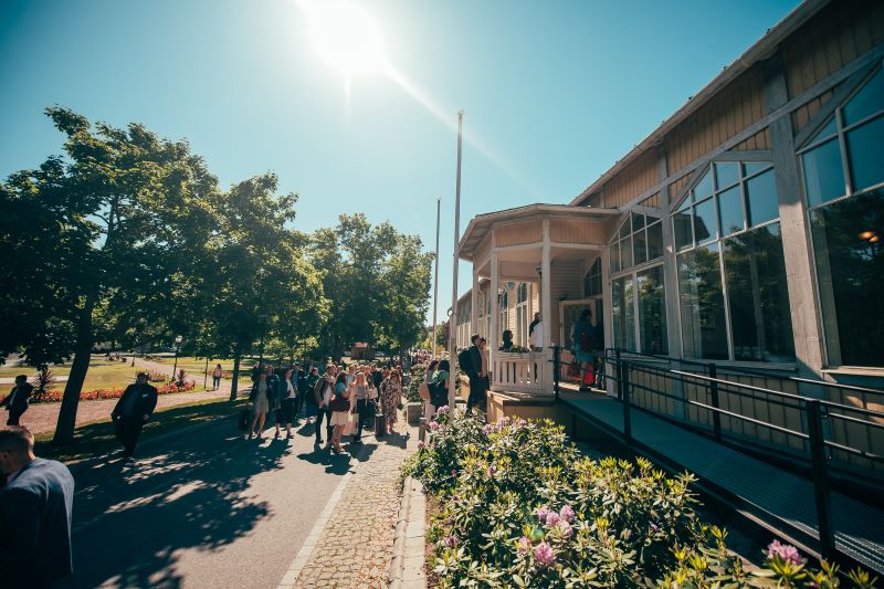 Yhteiskunnallisia vaikuttajia saapuu tänään Naantaliin kaksipäiväiseen #Naantali24h-keskustelufoorumiin. Upeat kaksi päivää tulossa, lämpimästi tervetuloa aurinkokaupunkiin! 
Tapahtuma yhdessä <a href="/Miltton/">Miltton</a> <a href="/AccentureFI/">Accenture Finland</a> <a href="/K2HEL/">Helsingin seudun kauppakamari</a> <a href="/metropolia/">Metropolia</a> &amp; <a href="/Perheyritys/">Perheyritysten liitto</a> 
<a href="/naantali24h/">Naantali24h</a> #Naantali