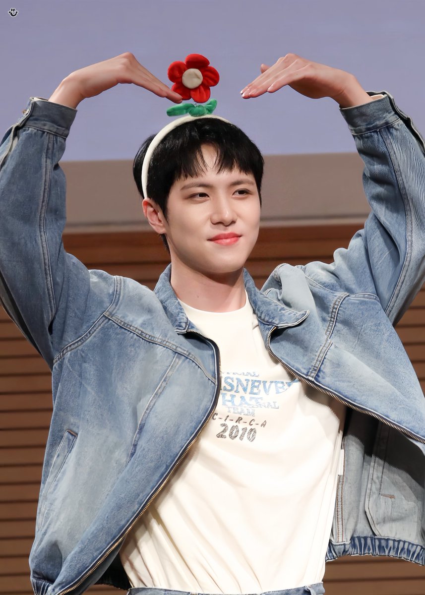 230924 케이팝스토어 팬싸

짧은 머리도 잘 어울린다💇🏻‍♂️

#위아이 #김동한 #동한 #WEi #KIMDONGHAN
#ウィアイ #キムドンハン #ドンハン #하늘이야 
@WEi__Official @WEi__Member