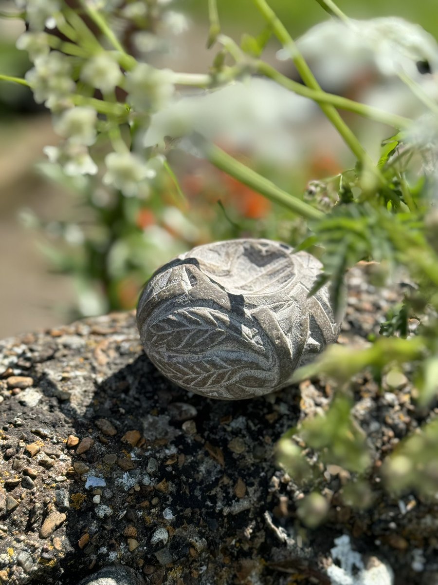 TheStoneCarver's tweet photo. ‘Wren Nest’ carved into a pebbles form. A beloved native bird and one whose voice fills the garden. Many of the birds names and feathered nests carved into pebbles are on the @Natures_Voice ‘Red List’ and are in decline. Imagine no wren song? https://t.co/TlHT8FSTUi