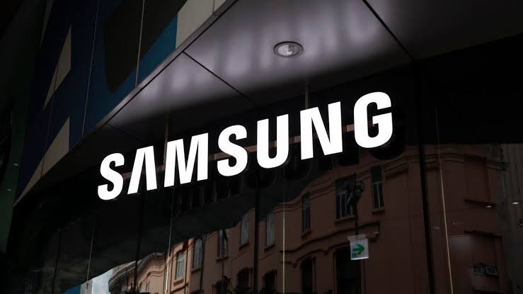 Trending on KFM. Samsung has been declared as the number one admired smart phone brand on the African continent. What phone brand are you using and why? #DMightyBreakfast #BrianAndFaiza