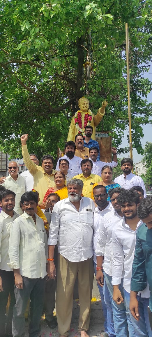 Paid tribute to Anna NTR garu at JNTU Statue 🙏 Johar anna NTR 🙏