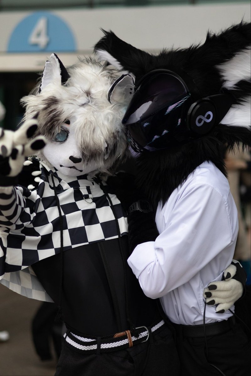 #FursuitEverday
🖤: <a href="/Vanta_bptg/">Vanta</a>
Say cheese 🧀 ✌️✌️