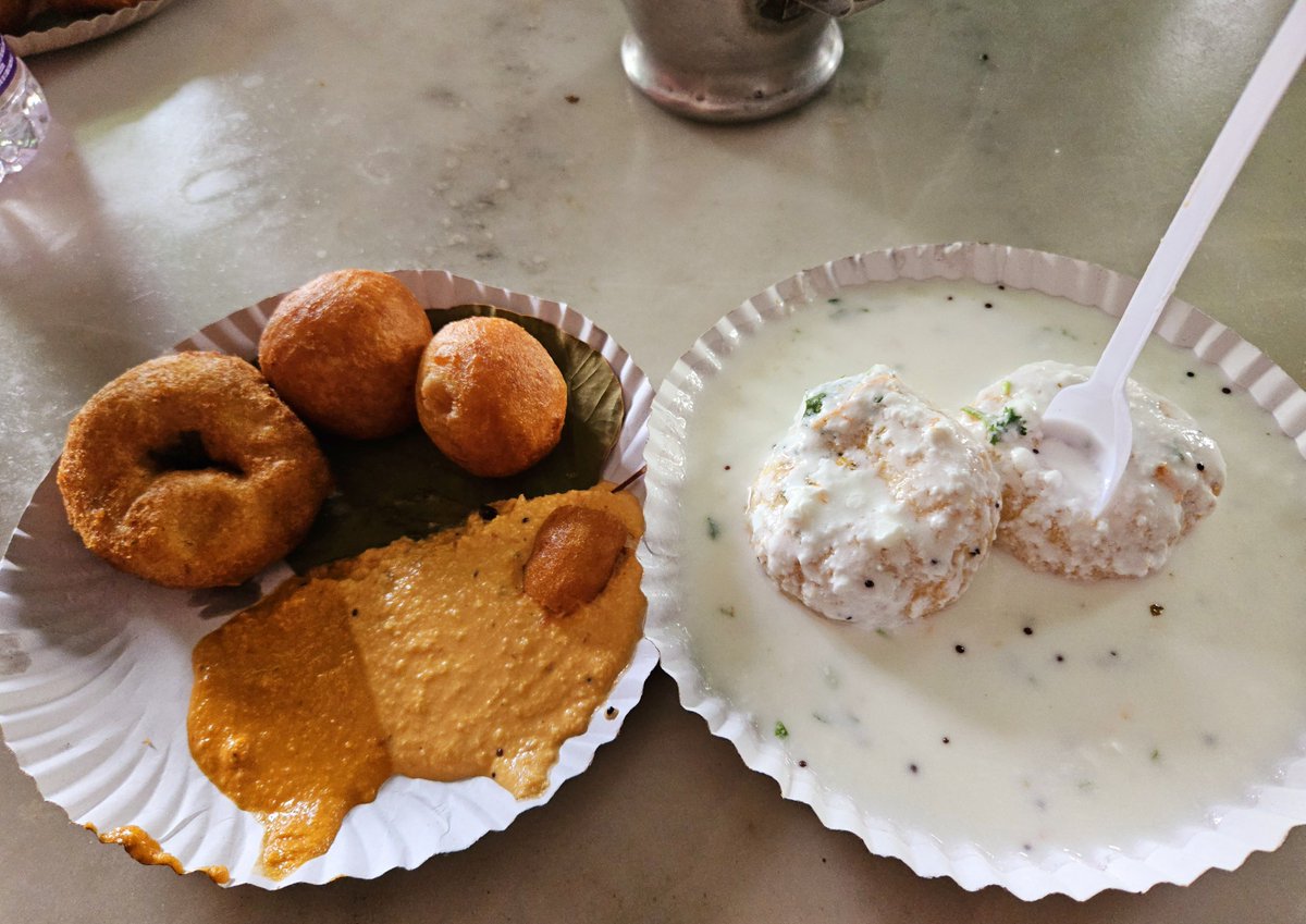 Had some good breakfast at the iconic SRI GANESH BHAVAN COFFEE CLUB (1954), Machilipatnam 👍