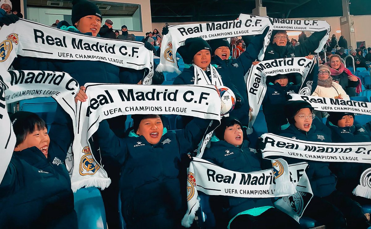 첫 해외 나들이에 긴장하고 흥분한 구이저우 소녀들은 세계 축구의 유명한 산티아고 베르나베우 구장을 둘러보고 중국 여자축구의 전설인 ‘스틸 루즈’ 류아이링을 만났다.

#우리들의경기장 #풀뿌리스포츠 #비하인드씬 #귀주인상 #스포츠여정