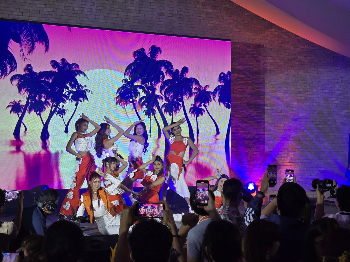 BINI_ph's tweet image. #BINI : Oh shux, salamat @ShopeePH! 🧡🌸🤩

Ano ba itong nadarama? #AngDaliDaliSaShopee #ShopeeXBINI Brand Ambassador Launch just happened! We're thrilled, thankful, and honored to be your newest Shopee ambassador girlies!