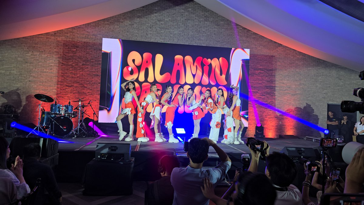 BINI_ph's tweet image. #BINI : Oh shux, salamat @ShopeePH! 🧡🌸🤩

Ano ba itong nadarama? #AngDaliDaliSaShopee #ShopeeXBINI Brand Ambassador Launch just happened! We're thrilled, thankful, and honored to be your newest Shopee ambassador girlies!