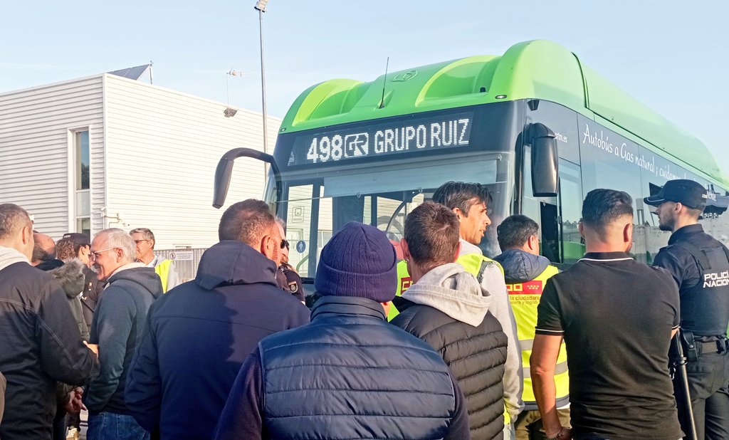 🔴 37 días de #huelga indefinida en la empresa Martín de #Leganés 

🚌 La dirección impide la revisión correcta de los autobuses a los miembros del comité de huelga.