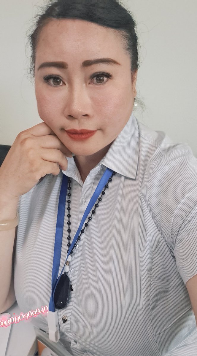 忙忙忙～今天主持公司活動要踩著高跟鞋站一天～超累
#趁空檔坐下偷懶一下😁
#謝謝各位對BOBO的支持和欣賞～不要再問我可不可約了！
#很忙很忙很忙沒有約沒有約喔～
#大奶
#原味
#超熟女 https://t.co/I2qCLOAJ83