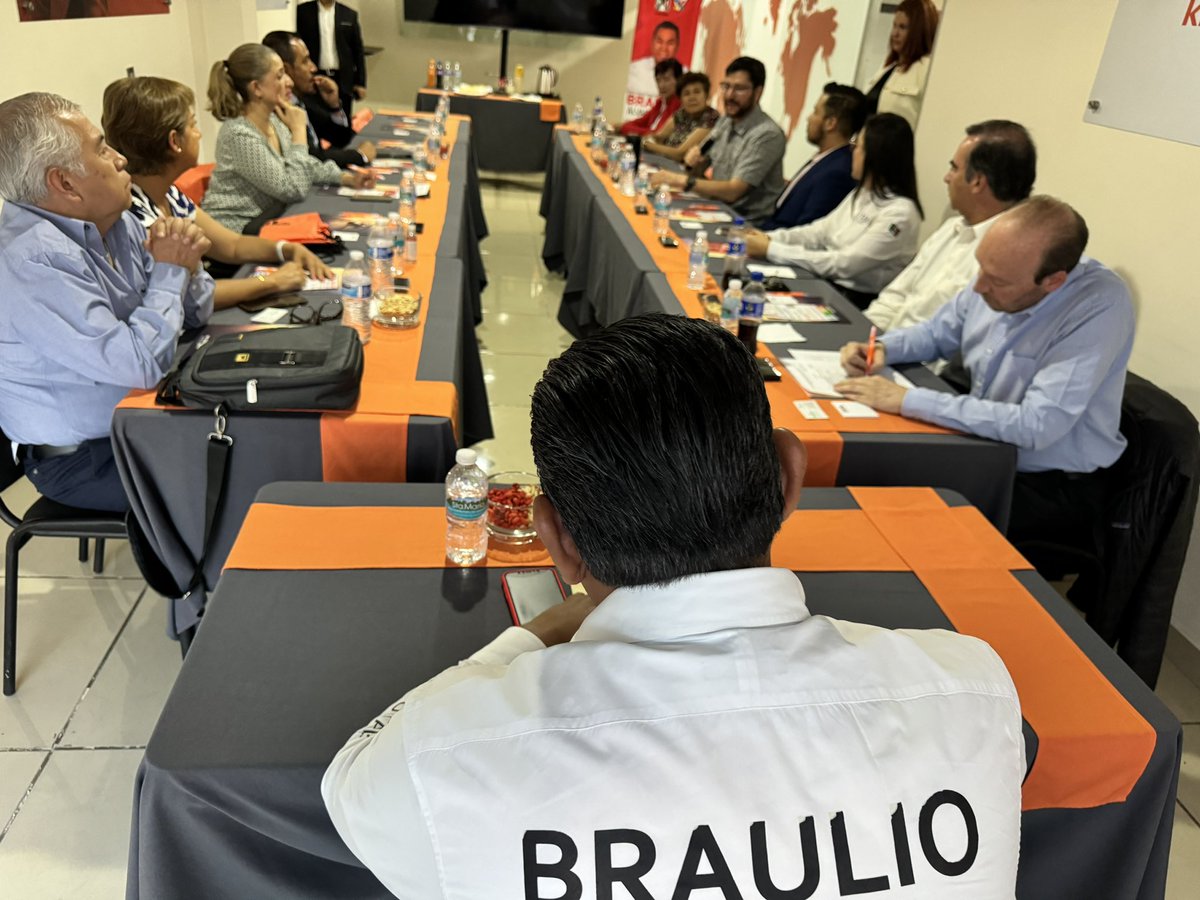 #EsTiempo 
De hacer equipo con los empresarios para hacer crecer a #Toluca
Sus actividades son determinantes y definitorias para el futuro de la ciudad, por ello seré su voz en el congreso local para proponer iniciativas que los motiven a invertir más en la ciudad.

#VotaPRI