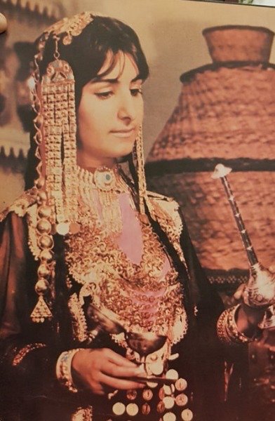 A Kuwaiti woman wearing traditional dress and jewelry, Kuwait, 1960s. 🇰🇼