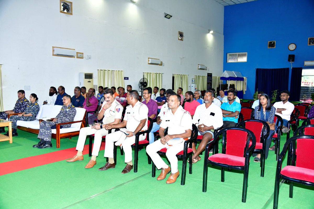 #ANC @IndiaCoastGuard Regional Headquarters (A&N), conducted a meeting with owners and masters of fishing boats alongwith fisheries department & PMF on 27 May 24 at #PortBlair. The meeting was aimed at increasing the synergy and discuss issues concerning safety of life at sea.