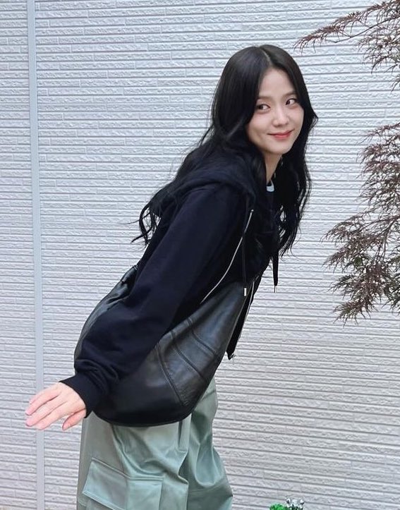by jisoo๐ช tweet media