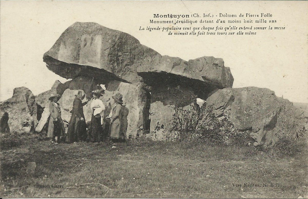 This is the southern face of the Aquitaine allée couverte of La Pierre Folle in Montguyon (Charente-Maritime). The 9m long chamber gradually rises in height. The small blocks on the left are from a dolmen angoumoison which was added on the west at a later date. #TombTuesday.