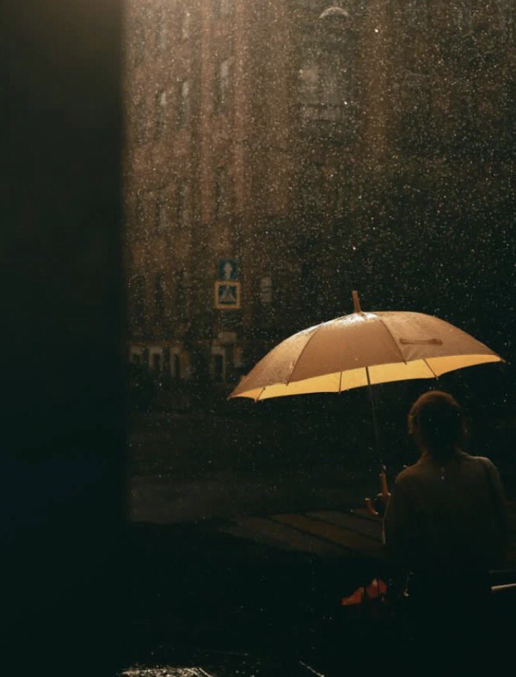 Yellow In The Rain

#Photographer  Viktor Balaguer
