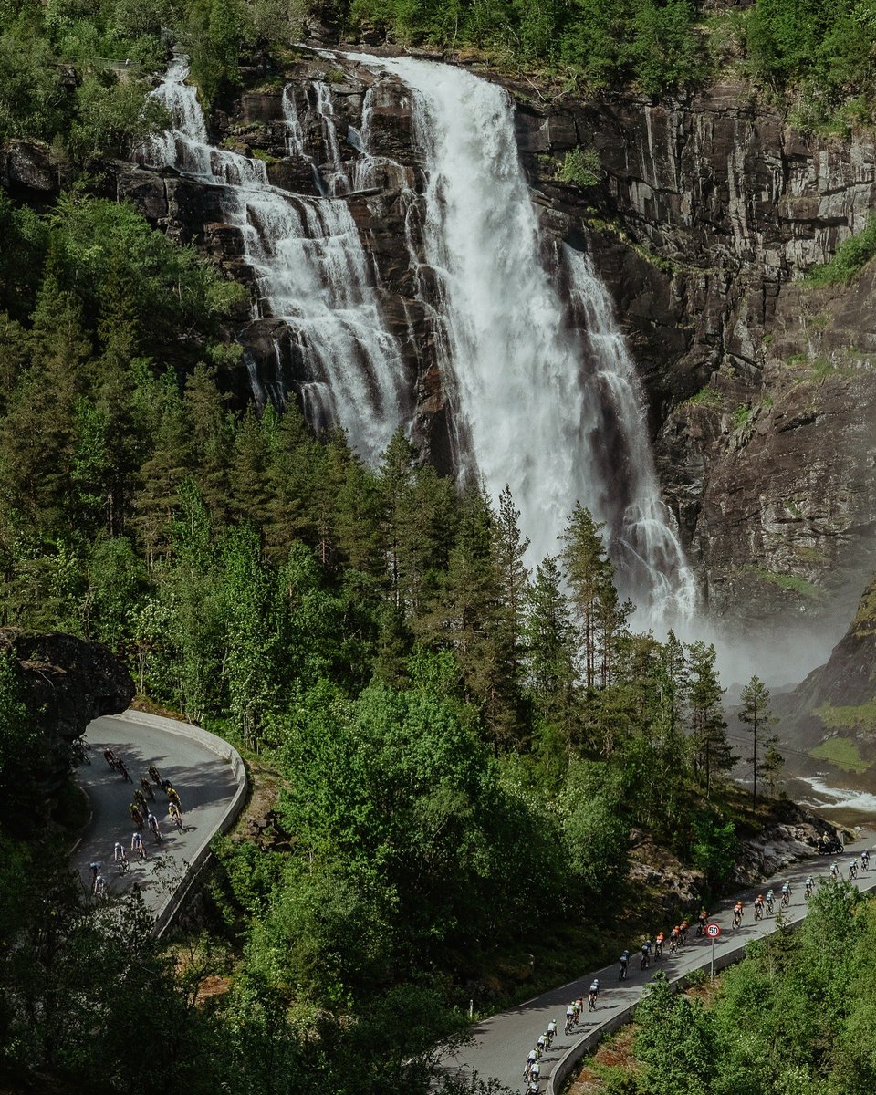 tourofnorway's tweet photo. Straight out of a postcard, right Wout? 😍🏞️

#ToN24

📸 Szymon Gruchalski https://t.co/SYpkYPgBIm