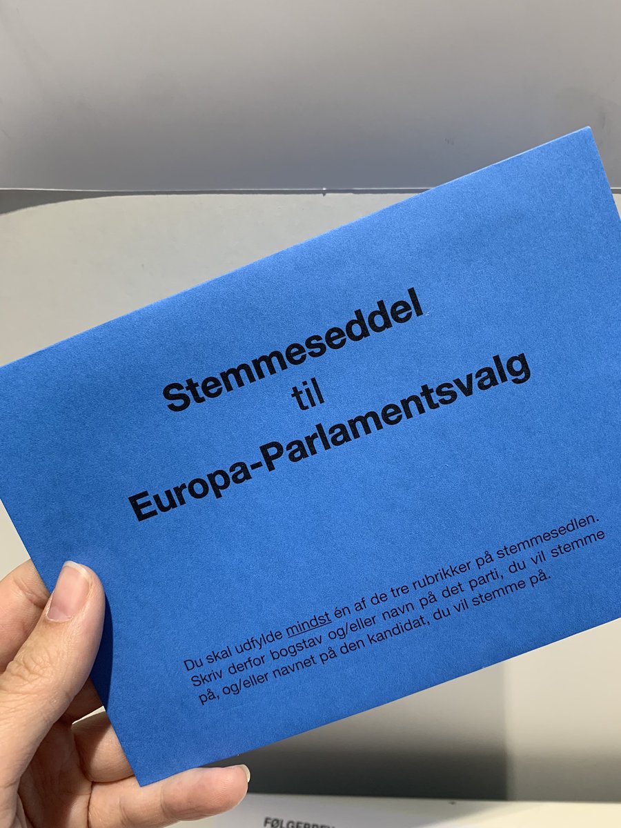 Hvis du ikke kan komme til valgurnerne 9. juni, så vil jeg anbefale at få brevstemt  - Jeg fløj lige igennem på Nørrebro Bibliotek 💪

Og nu hvor jeg er igang med de gode tips, så vil jeg også anbefale at #stemgrønt 🍀😉

#votefutureEU #UseYourVote #EUelections