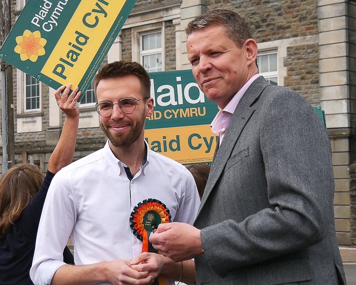 RhonddaPlaid's tweet photo. Great day in Treorci with Plaid Cymru leader @RhunapIorwerth🏴󠁧󠁢󠁷󠁬󠁳󠁿

For generations, the communities in Rhondda &amp; Ogmore have been forgotten and taken for granted.

I want to work with you to build a stronger, greener, economic future for the Valleys.

🗳️ Vote for Change on July 4th https://t.co/KEHElqZsoW