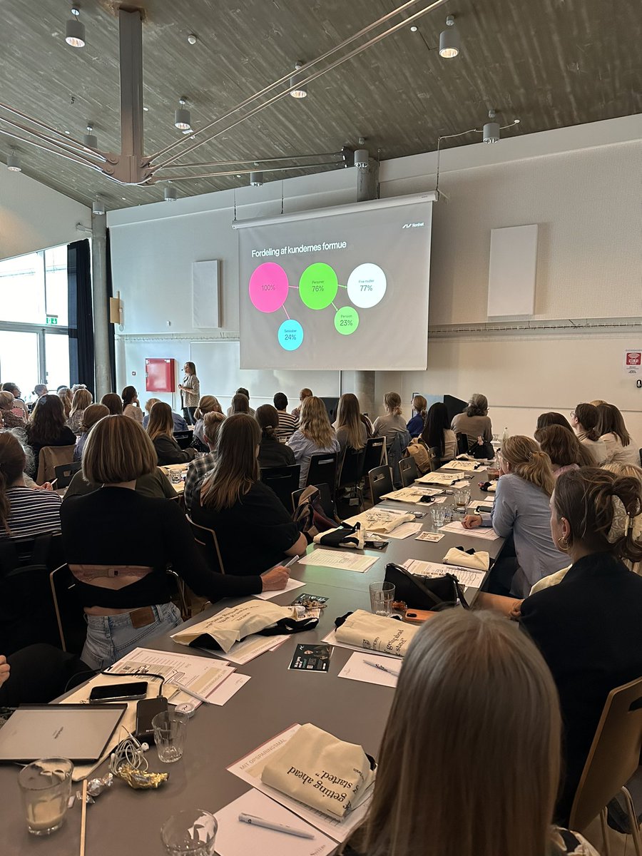 Danska Penny Sisters hade event i Århus med <a href="/NordnetDK/">Nordnet Danmark</a> igår. Befriande att höra landschef Tine Vestergren Uldal dela egna erfarenheter och misstag på börsen. Och siffrorna visar att det fortfarande finns plats för fler kvinnliga investerare🏃‍♀️‍➡️!! Tack för en toppenkväll!