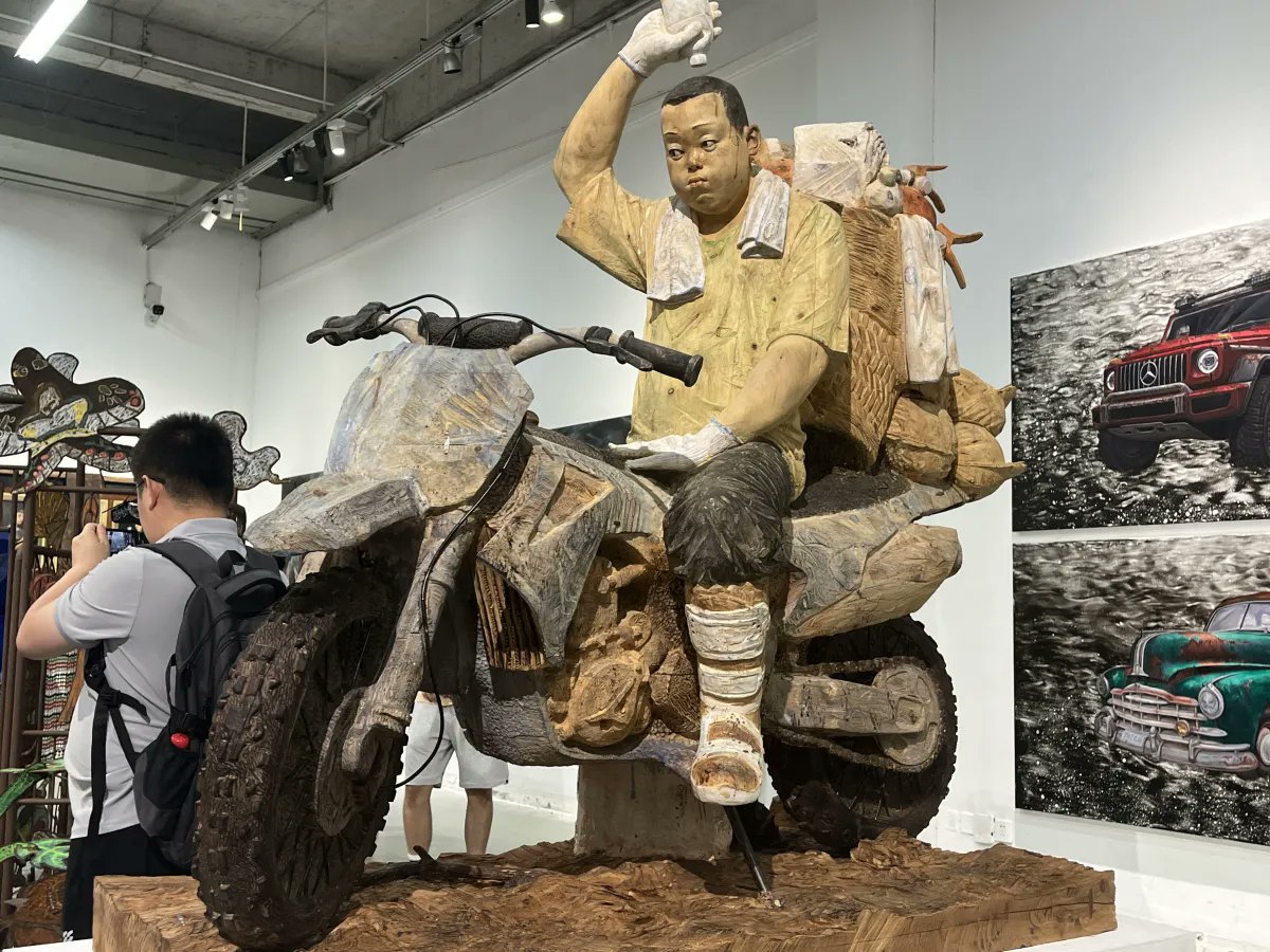 iChongqing_CIMC's tweet photo. Welcome to the final show🤩! The "Blooming June - SCFAI #Art Tour" 2024 #Graduation Works Exhibition has opened at the Sichuan Fine Arts Institute (#SCFAI) in #Chongqing. As a key cultural event in Chongqing, the exhibition features over ten thousand artworks by more than 1,300 undergraduate and graduate students from the class of 2024.🥳🎉