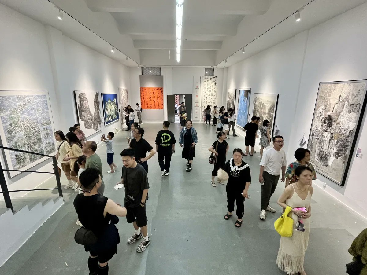 iChongqing_CIMC's tweet photo. Welcome to the final show🤩! The "Blooming June - SCFAI #Art Tour" 2024 #Graduation Works Exhibition has opened at the Sichuan Fine Arts Institute (#SCFAI) in #Chongqing. As a key cultural event in Chongqing, the exhibition features over ten thousand artworks by more than 1,300 undergraduate and graduate students from the class of 2024.🥳🎉
