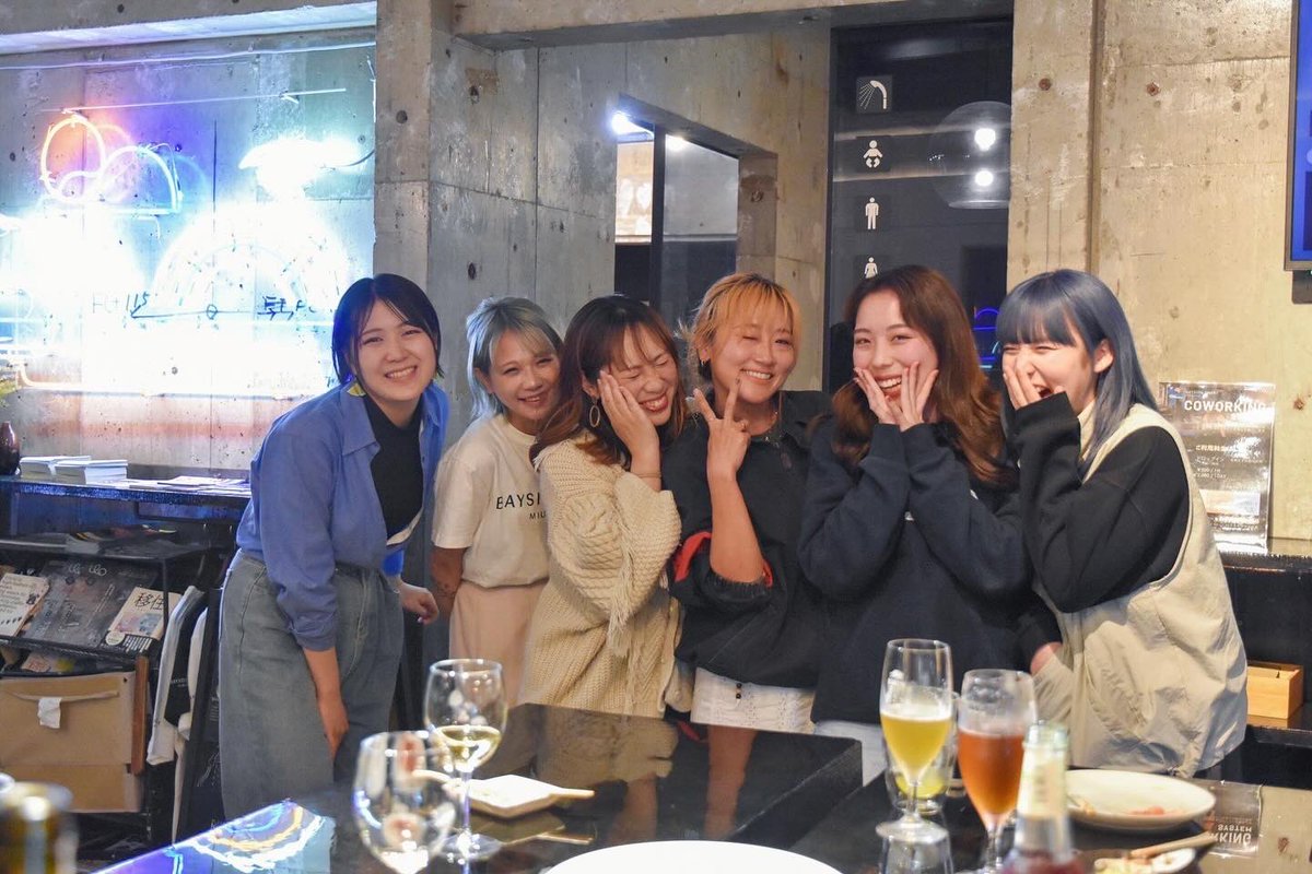 BaysideShareMK's tweet photo. るるぶ「女神のカフェテラス」聖地巡礼本に掲載されました🫶この春でメンバー変わってるけど、今日も陽気にワッフル焼いています
ライバル店、ってわけじゃないんだけどね🫶
#女神のカフェテラス
#瀬尾公治
#三浦海岸 https://t.co/jcz1PD5ViB