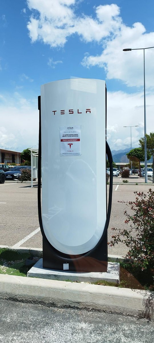 A new @Tesla V4 #supercharger will soon be opened on the beautiful island of Corse, France.🇫🇷 
Located in the West of the island.
Up to 250kW and open to all EV.
Good timing right before the summer starts..
@teslaeurope @TeslaCharging 
📷Gilles de Stoop