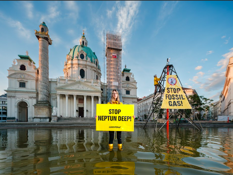 Today is @omv’s annual general meeting. If they would find fossil gas under Vienna’s historical Karlsplatz, OMV would certainly drill there. Because for fossil fuel companies it doesn’t matter how worthy of protection  a place is. 1/2