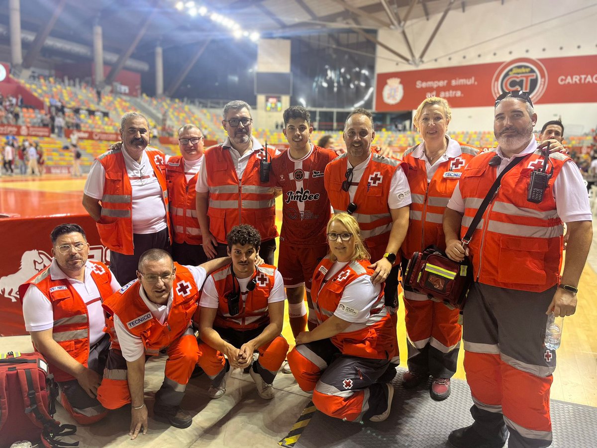 CruzRojaRMurcia's tweet image. Ayer, asistimos al play off del @JimbeeCartagena en el #palacio de los deportes del @AytoCartagenaES. Dando cobertura sanitaria al partido. #sermejores #preventivoscruzroja #voluntariado #jimbeeCartagena #futbolsala